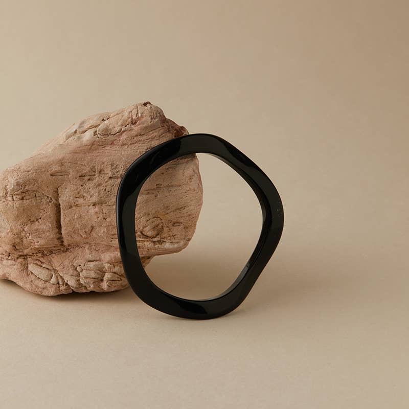 B25172 Wavy Polyresin Bangle Bracelet