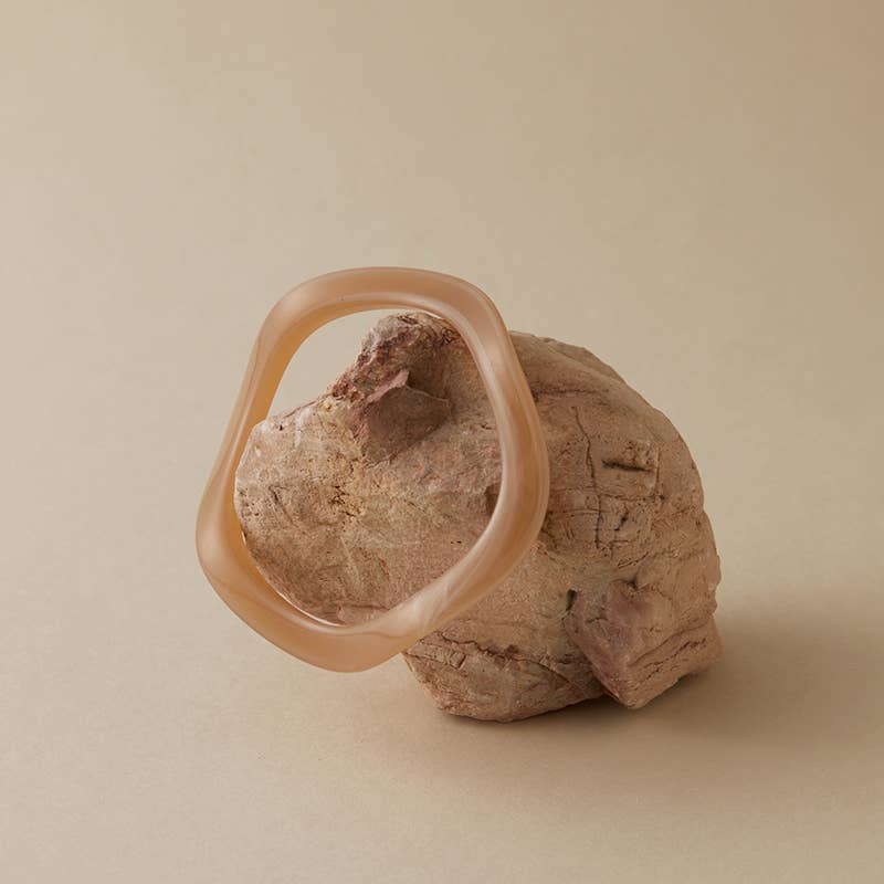 B25172 Wavy Polyresin Bangle Bracelet